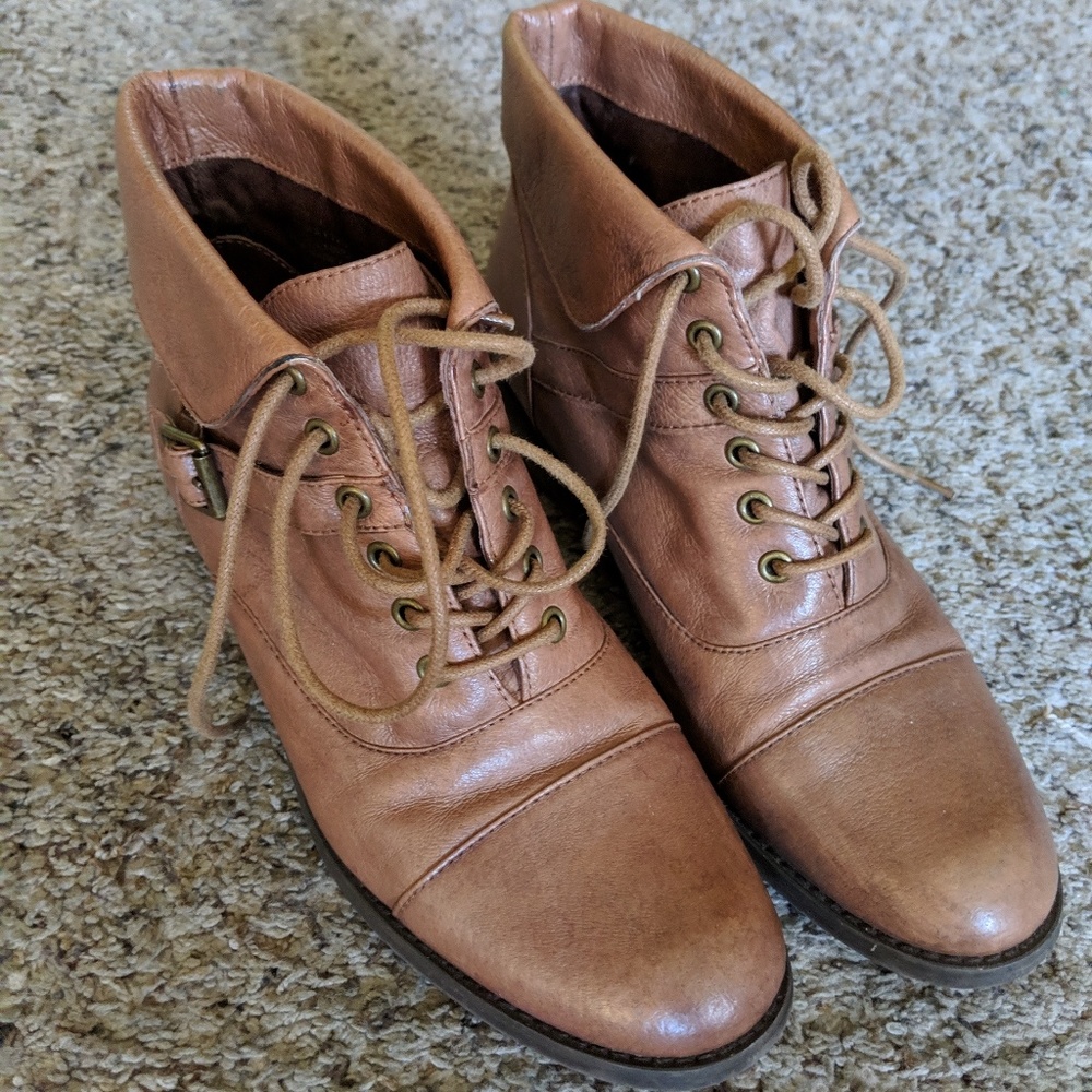 Size 8 Steve Madden booties flat